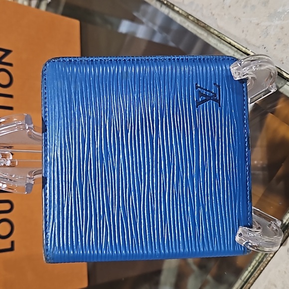 HP! Louis Vuitton Blue Epi Leather Bifold Wallet EUC - Picture 3 of 10